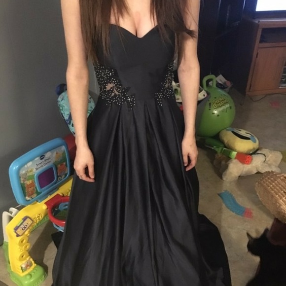 Dress - Picture 2 of 7